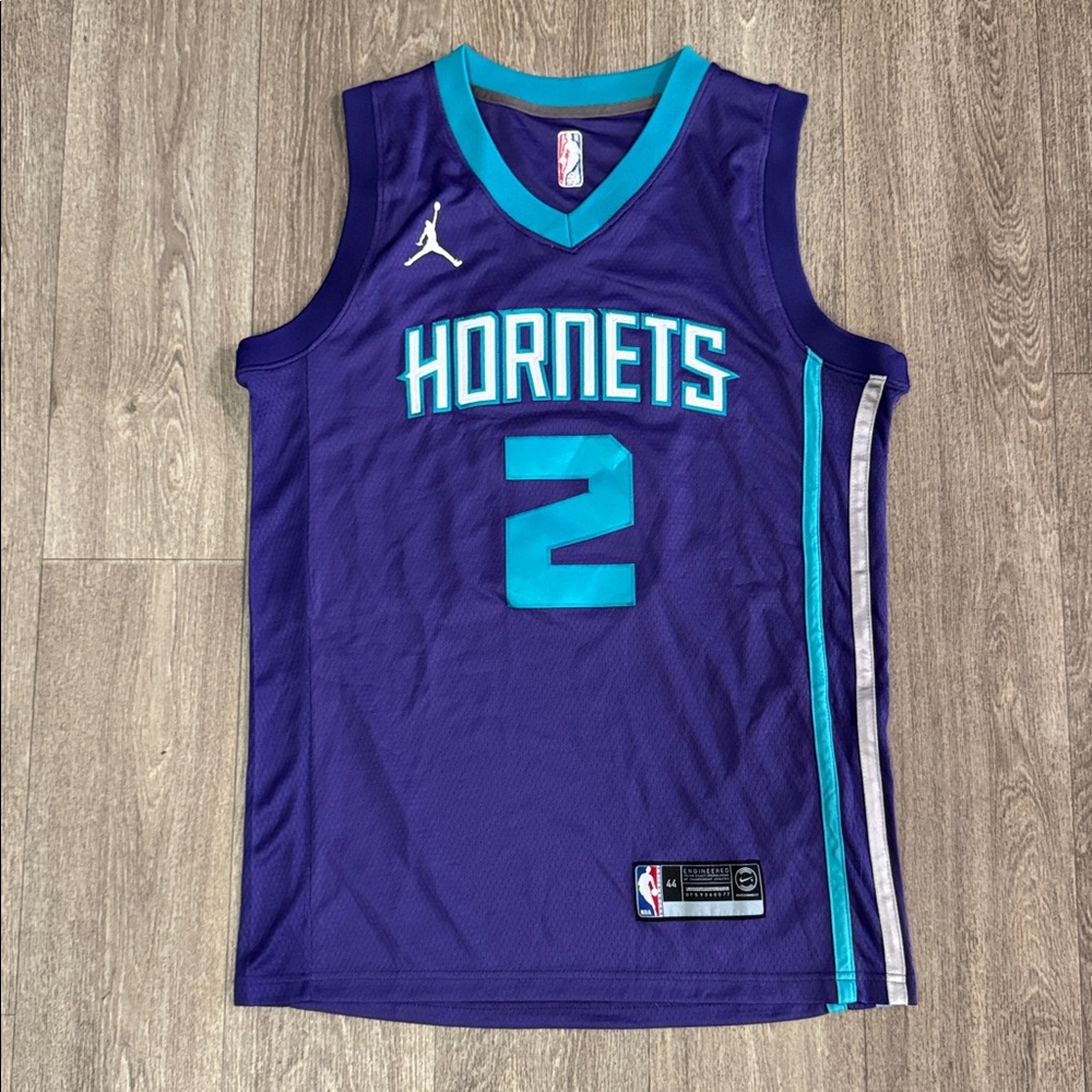 Nike NBA Charlotte Hornets LaMelo Ball #2 jersey sz 44 (M)
